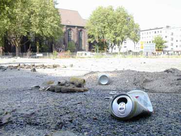 Bierdose auf Bauplatz